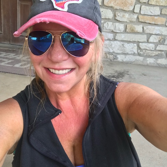 Meet your Posher, Tiffany - Picture 3 of 6